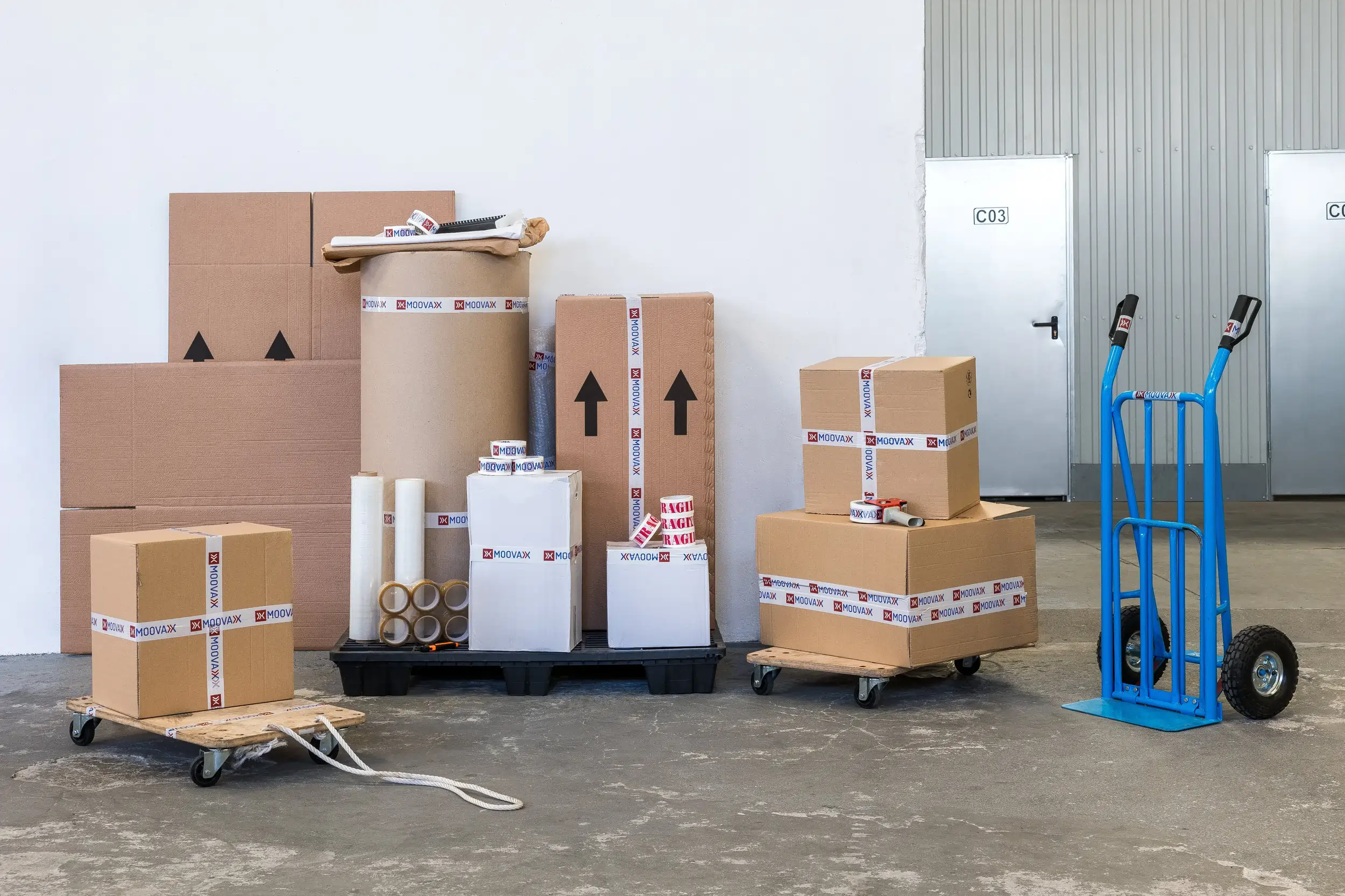 Armazém da empresa de mudanças residenciais e empresariais no Porto com material de proteção